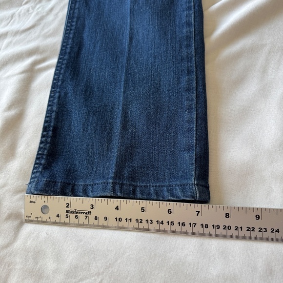 Jones New York Women's Lexington Straight Missy Jeans Medium Wash 12 Short - Picture 15 of 16